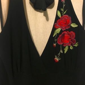 🤩3/$10 Lipstick rose embroidered halter dress
